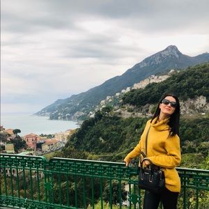 Meet your Posher, Crina